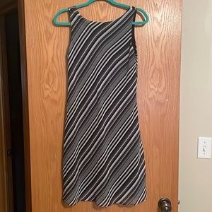 Cute mini from Alyn Paige.